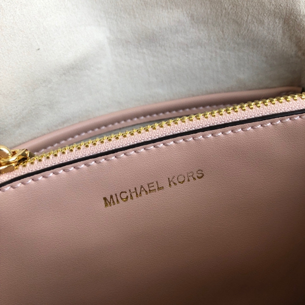 マイケルコースバッグ着用イメージ